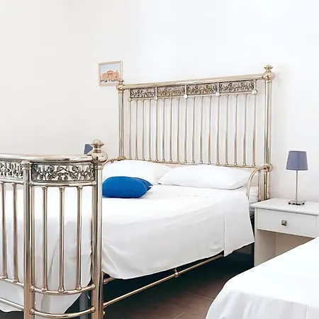 Casa Granata 게스트하우스 4*